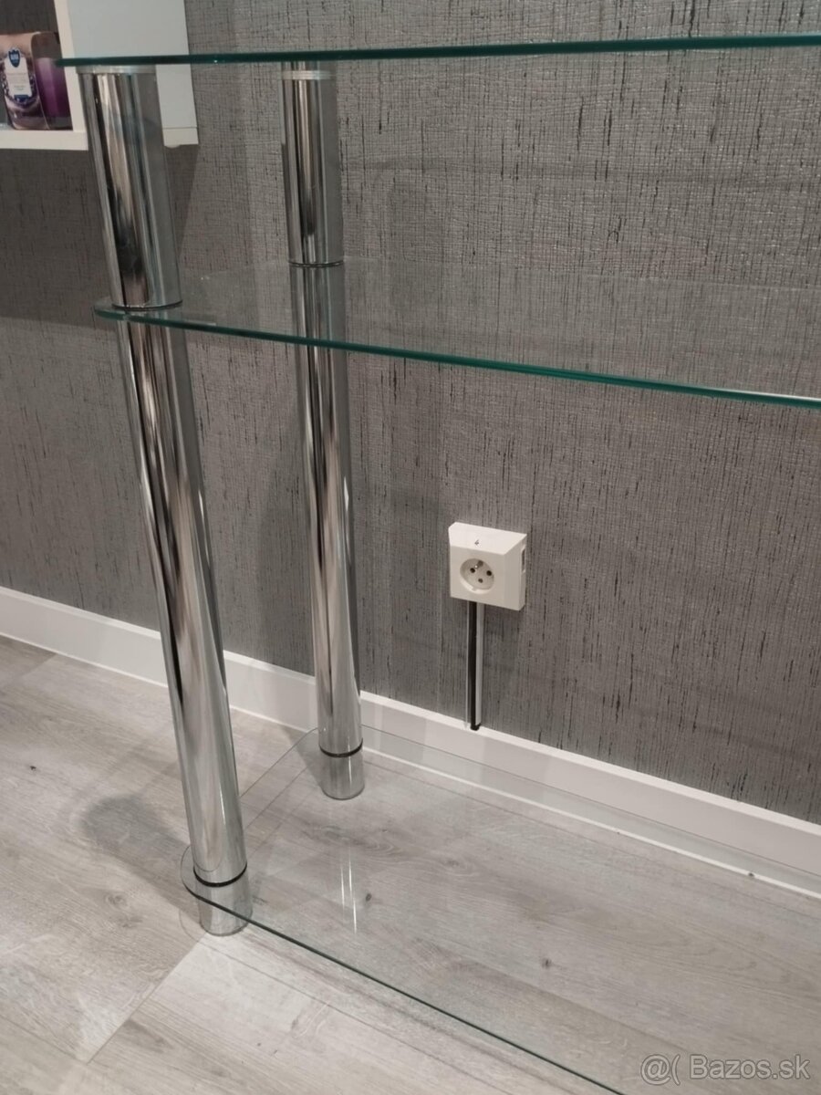 Skleneny odkladaci stolik - 2