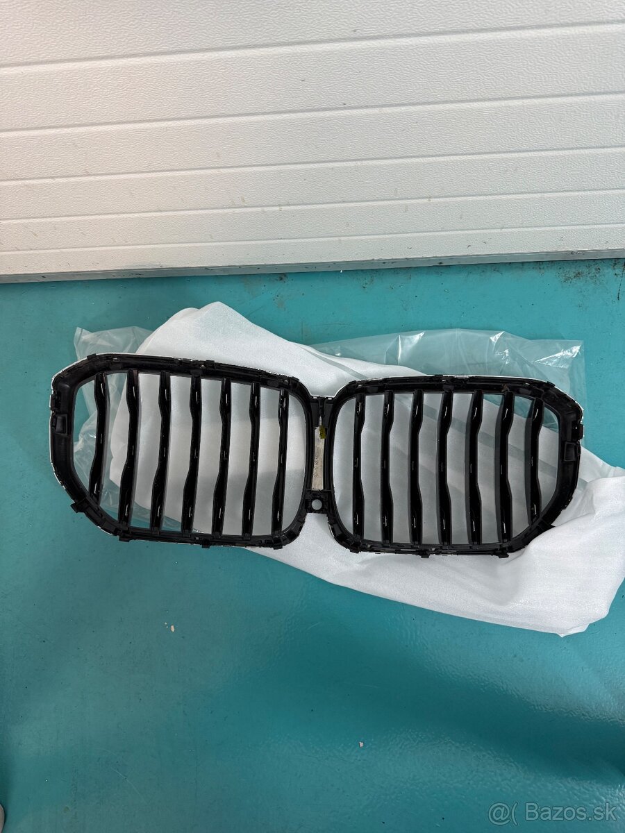 Predna maska BMW x5 2019-2023 pekny stav - 2