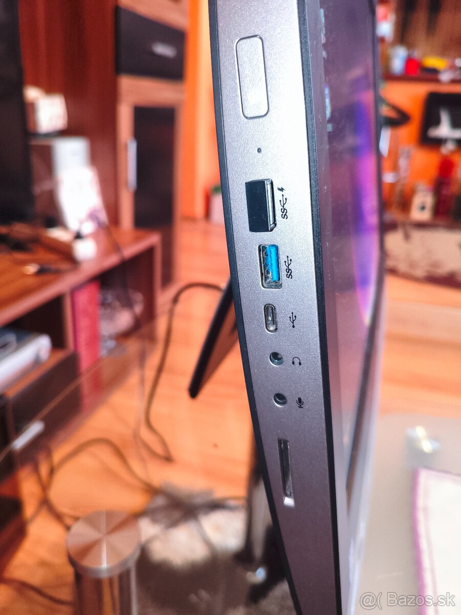 HP EliteOne 800 G2 23-inch i3-6100,250 GB SSD, 16 GB RAM - 2