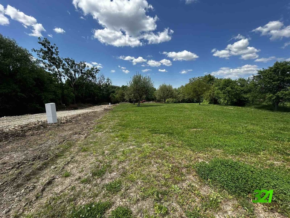 Ruskov - stavebný pozemok 697m2, Elektrina, Optický internet - 2