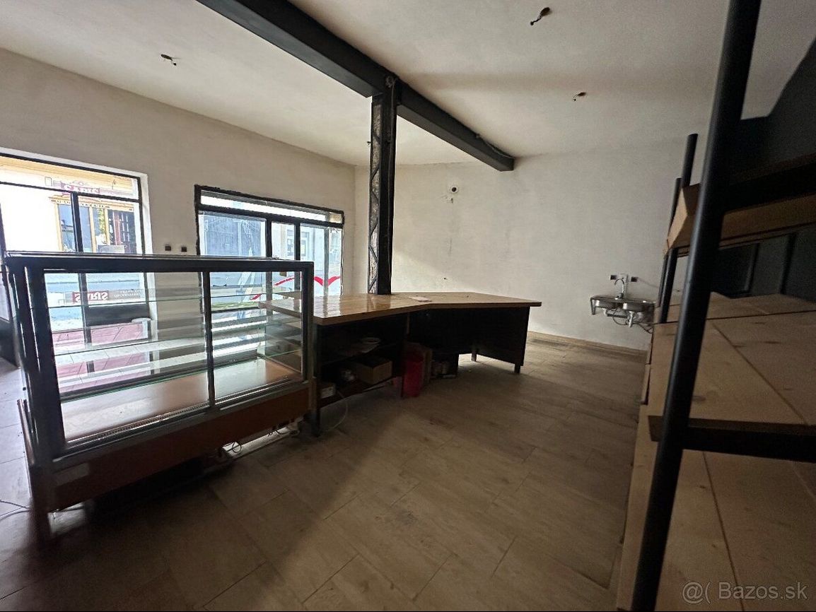 Na predaj komerčná budova v Gelnici - 2
