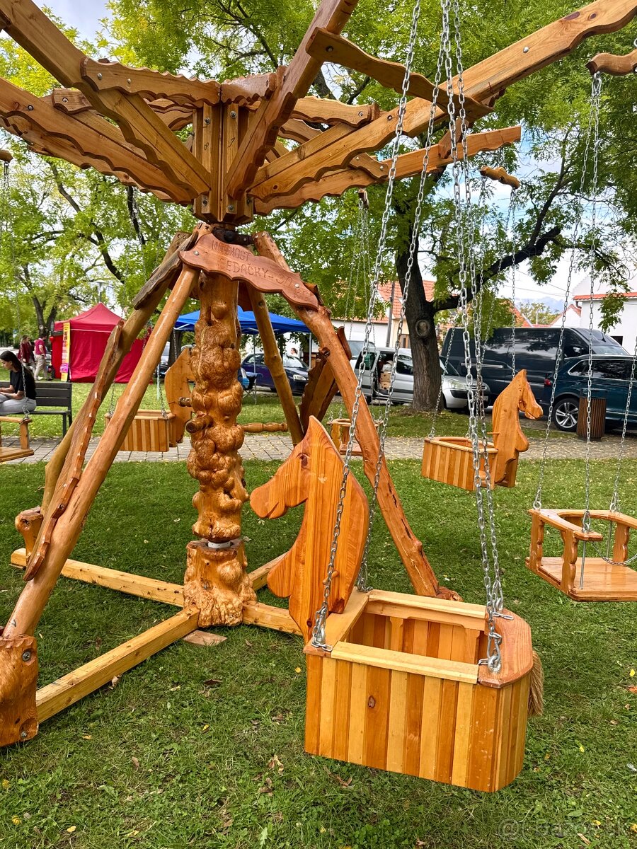 DETSKÝ KOLOTOČ - 2