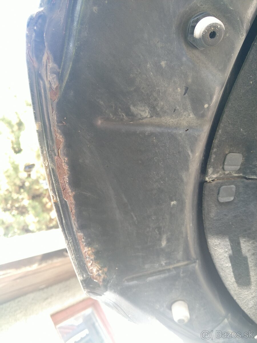 Predám prednú kapotu passat B6 - 2