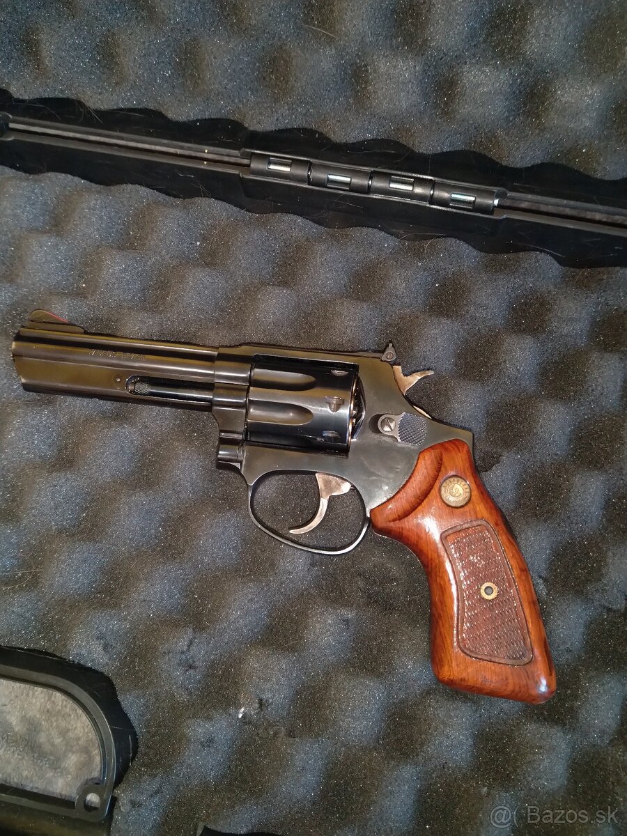 REVOLVER - 2