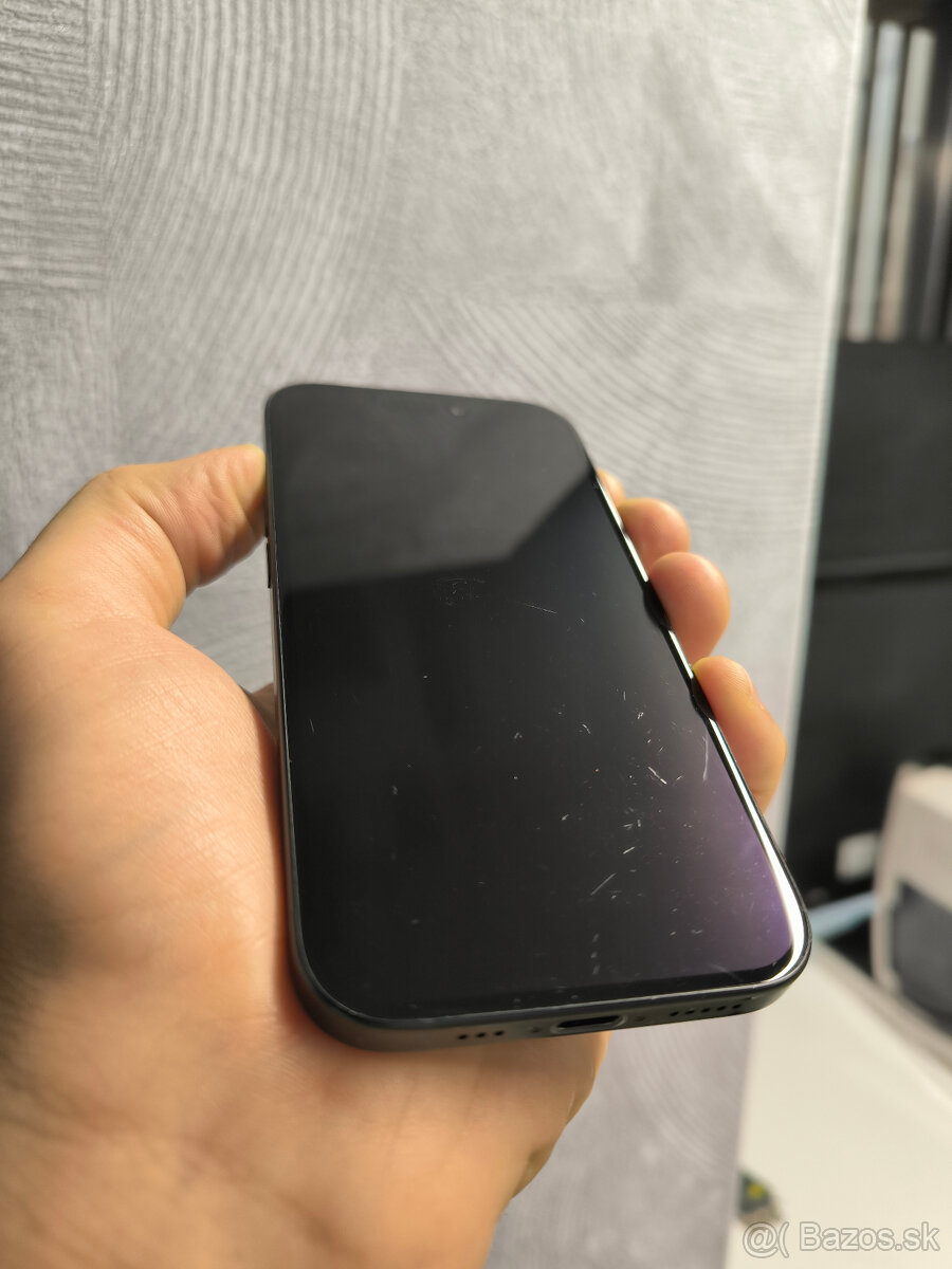 iPhone 15 128GB – 100% batéria - 2