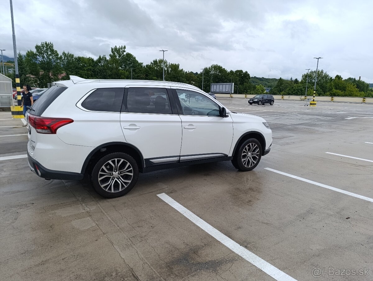 Mitsubishi Outlander INSTYLE 7-miestne
