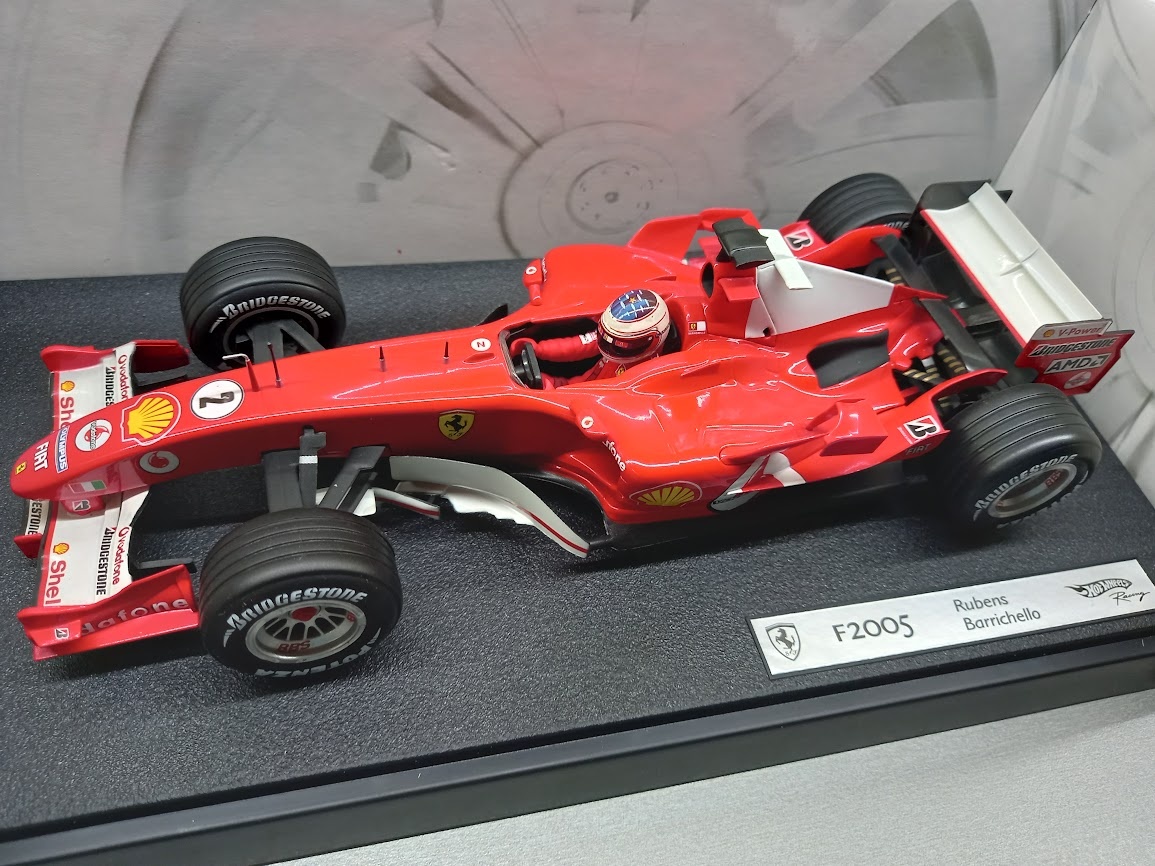 F1 FERRARI F2005 2005 RUBENS BARRICHELLO HOTWHEELS 1:18 - 2
