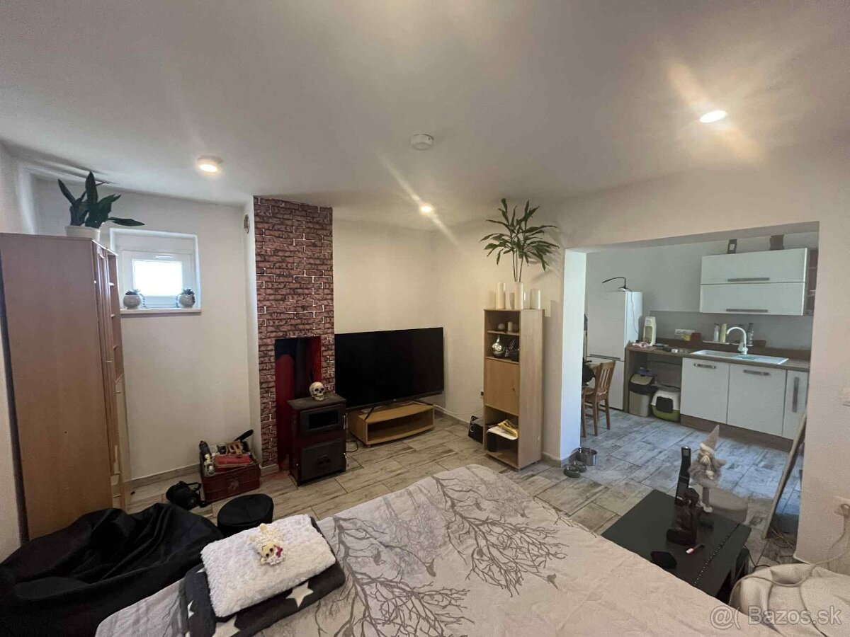 Na predaj rodinný domček s 13 árovým pozemkom - 2