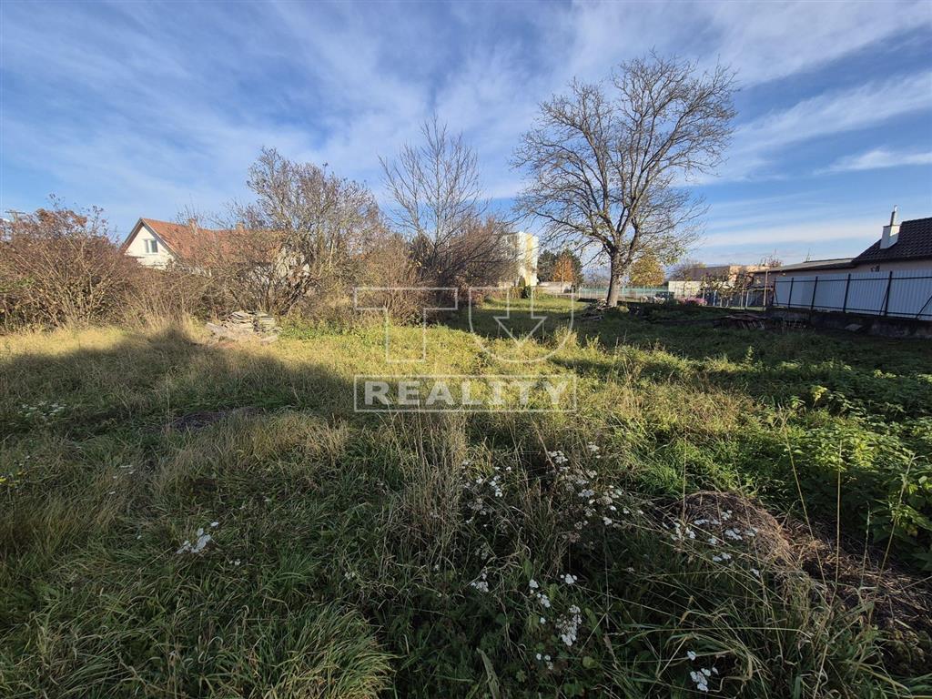 Pozemok na predaj v obci Návojovce 1000m2 - 2