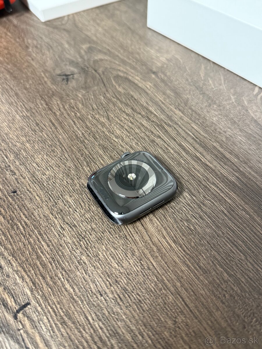 Apple Watch 5 44mm Space Grey - 2