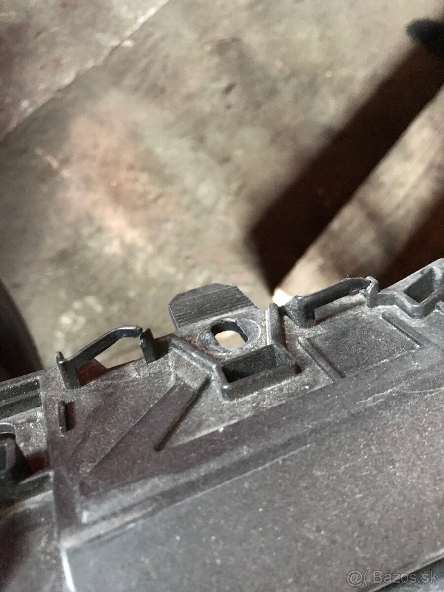 Audi a4 predná maska - 2