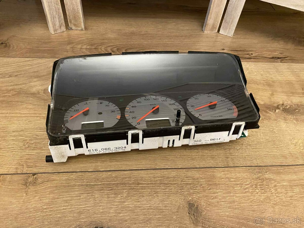 Prístrojová doska na VW PASSAT B4 variant - 2