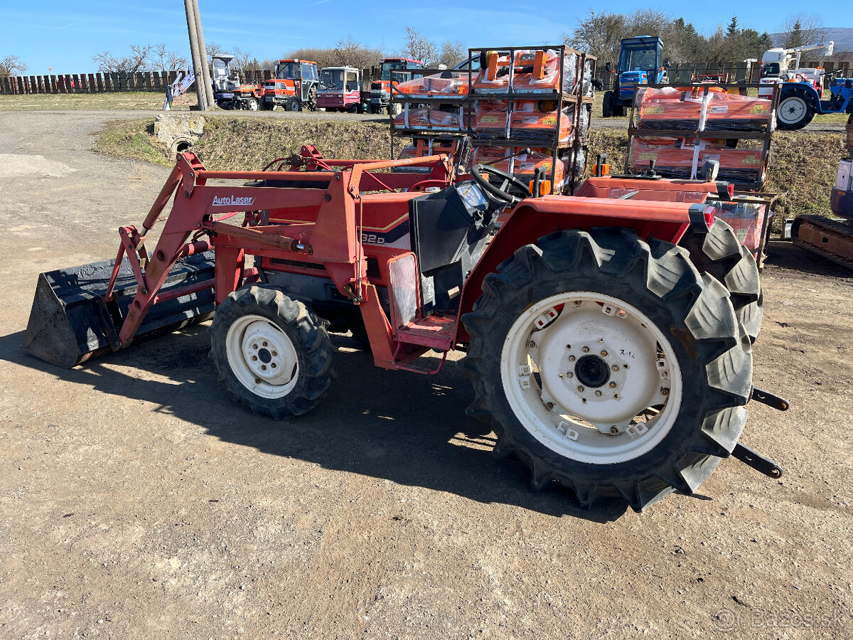 Malotraktor YANMAR FX32D s čelným nakladačom - 2