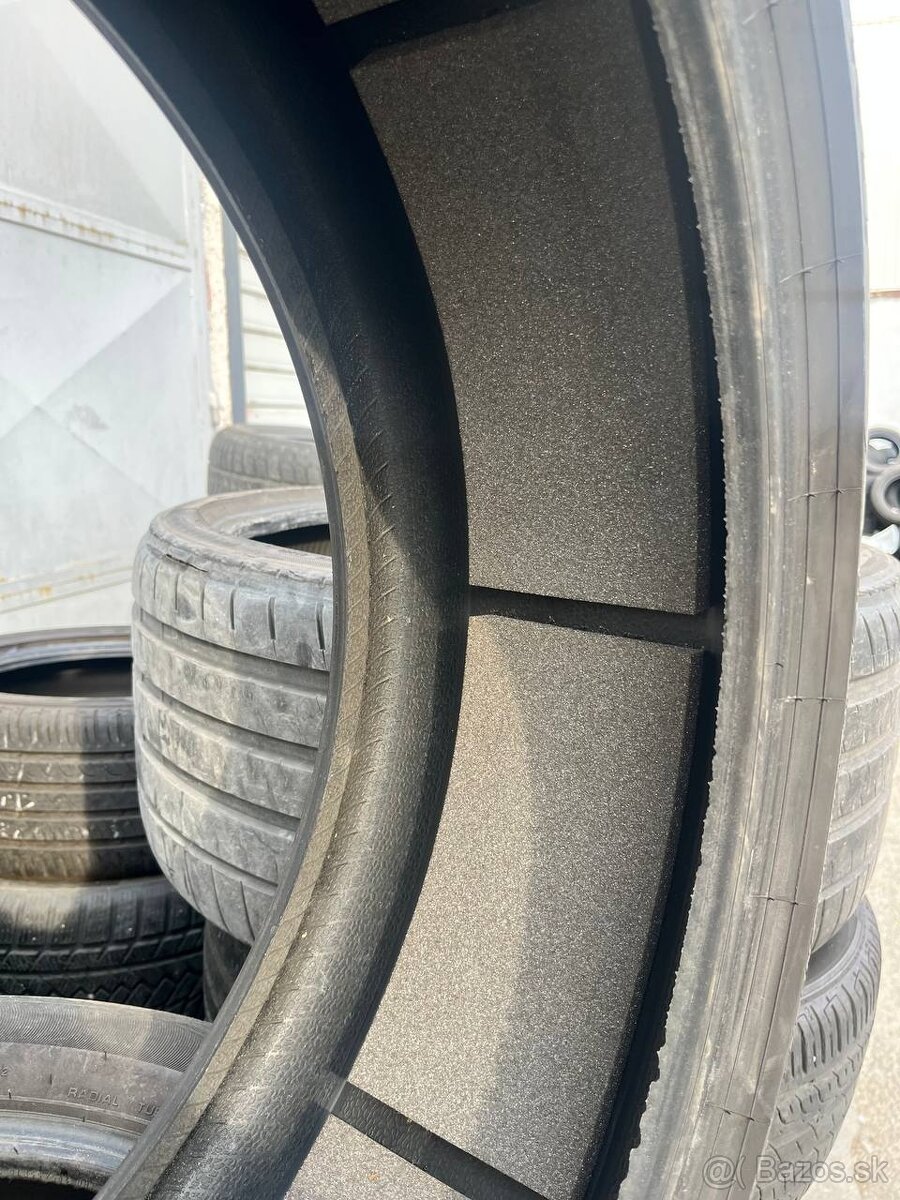255/35 R21 Pirelli P zero Letne - 2