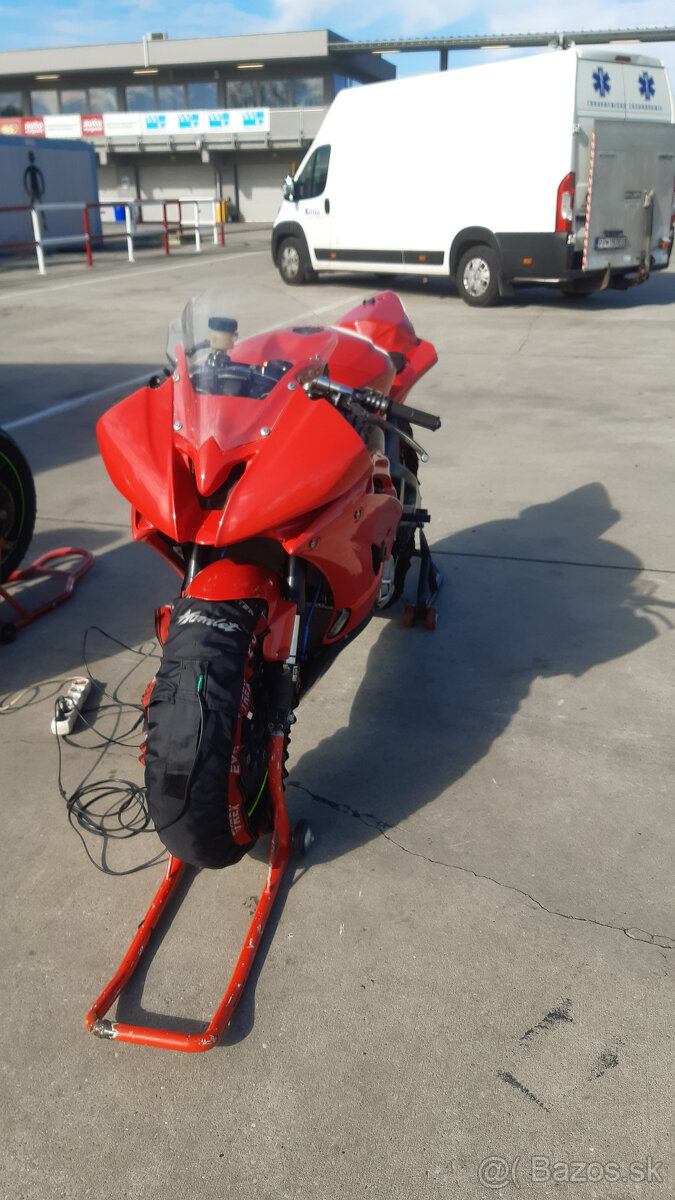 Yamaha YZF-R6 - 2