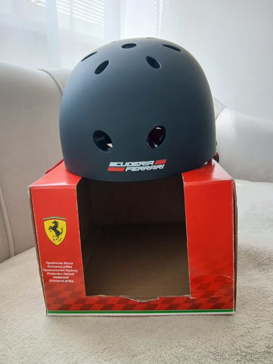 Detská prilba a chrániče Ferrari - 2