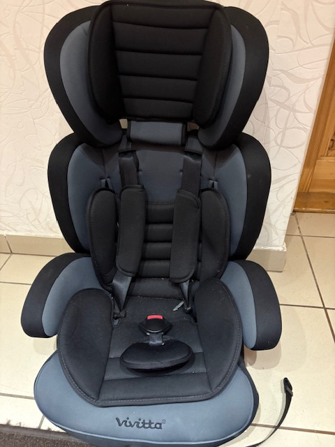 Autosedačka plus sedák - 2