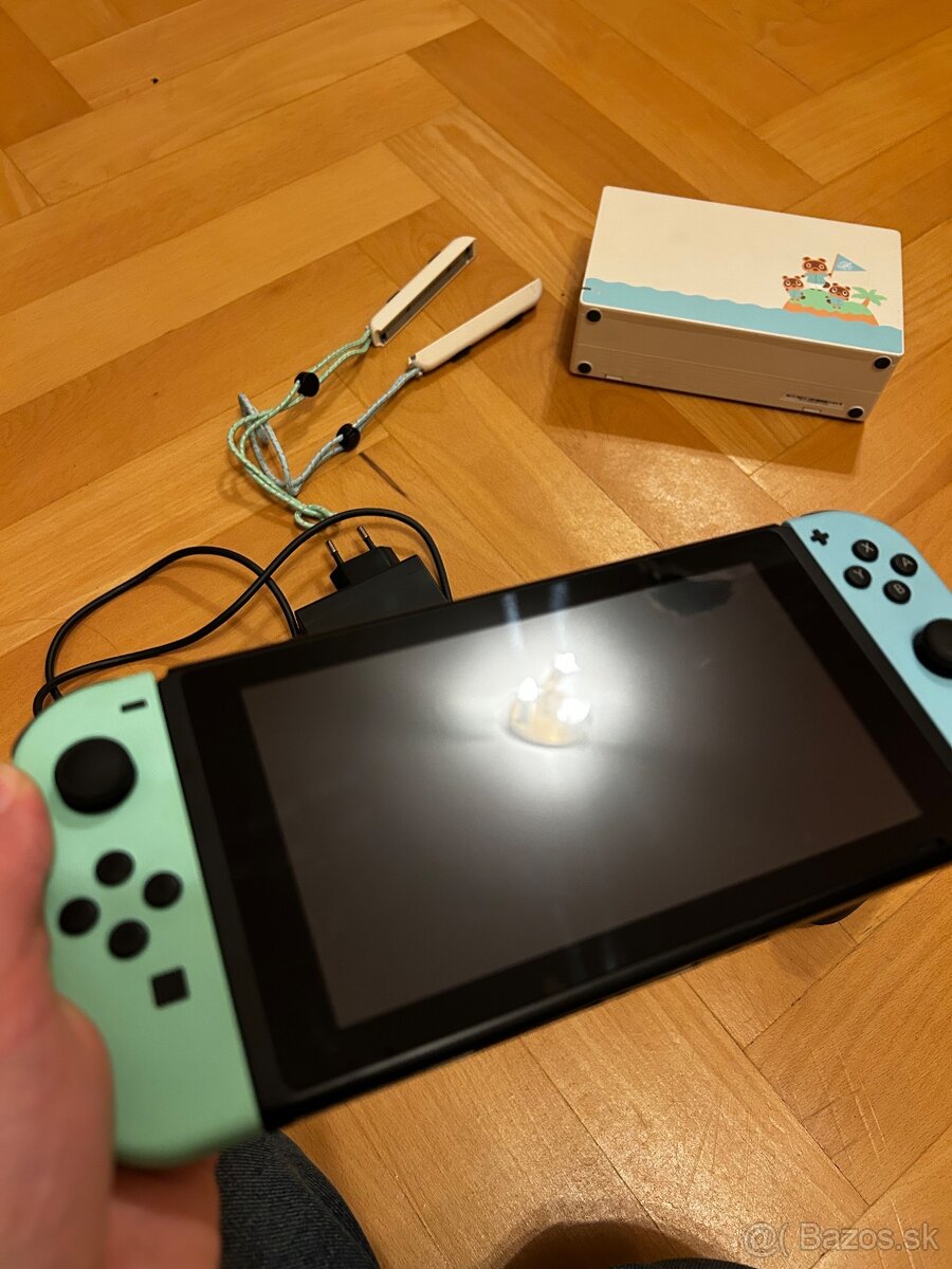 Nintendo Switch Animal Crossing Edition + 4 hry (Top stav) - 2