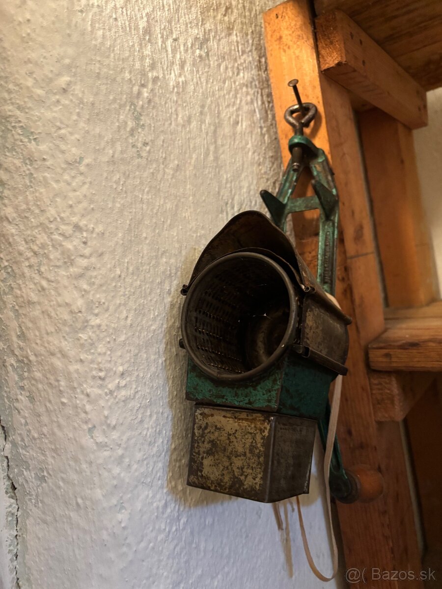 Mlynček na orechy - 2