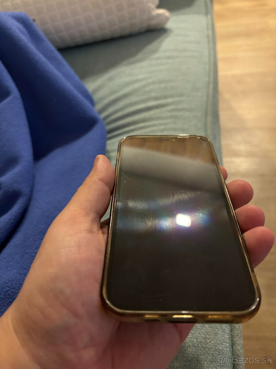 Predavam rok stary iPhone 12 - 2