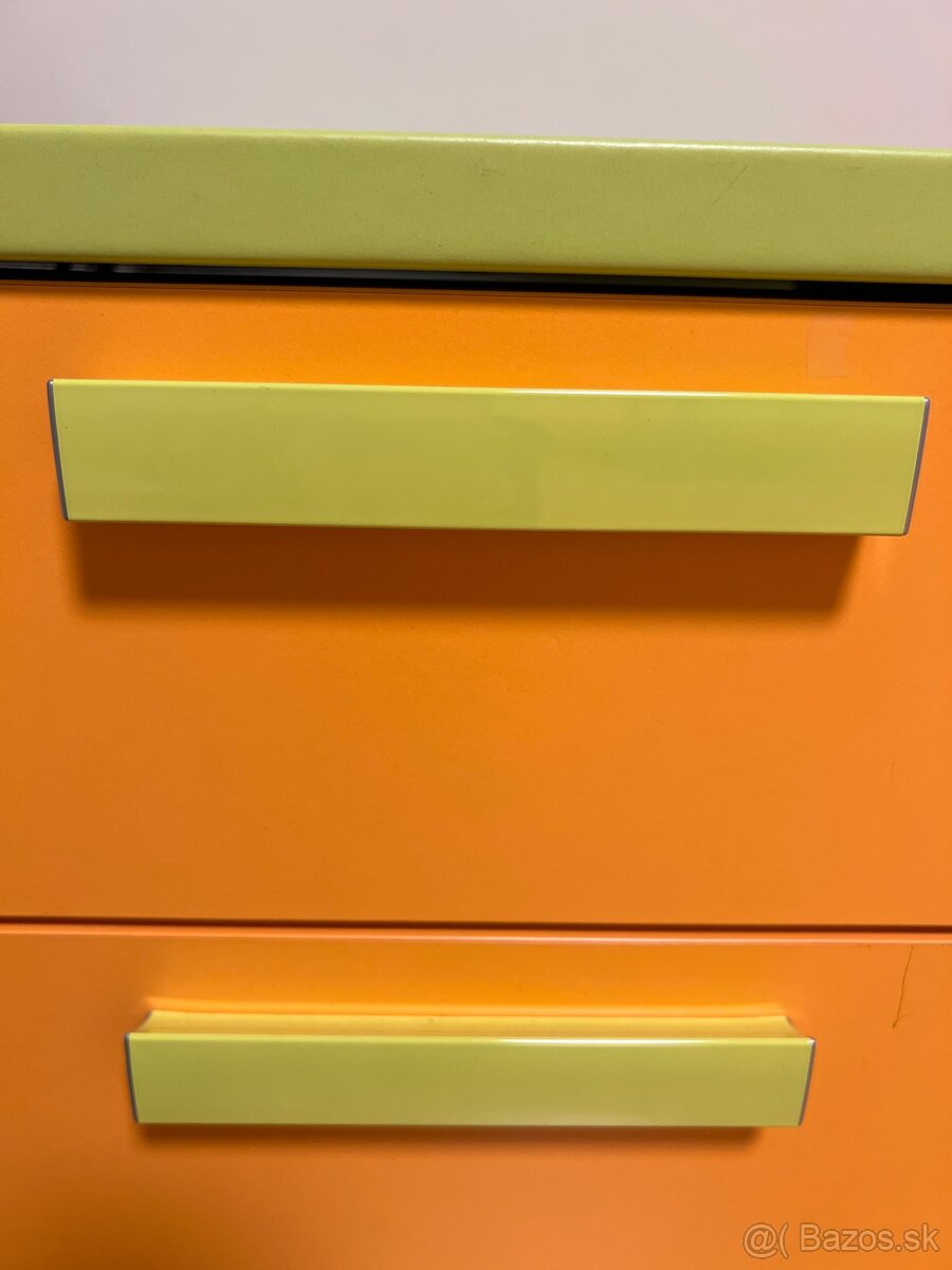 Kontajner so zásuvkami - 2