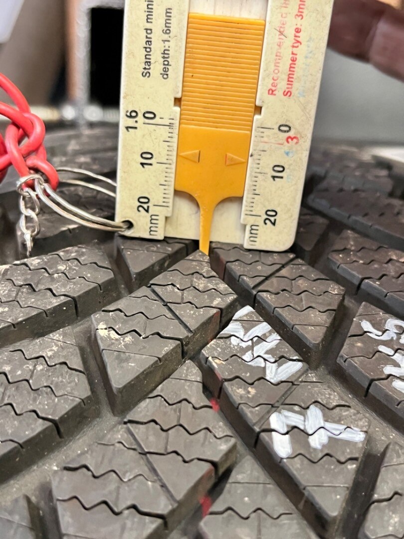 1ks. 225/60 R18 104V Bridgestone - 2021 - 2