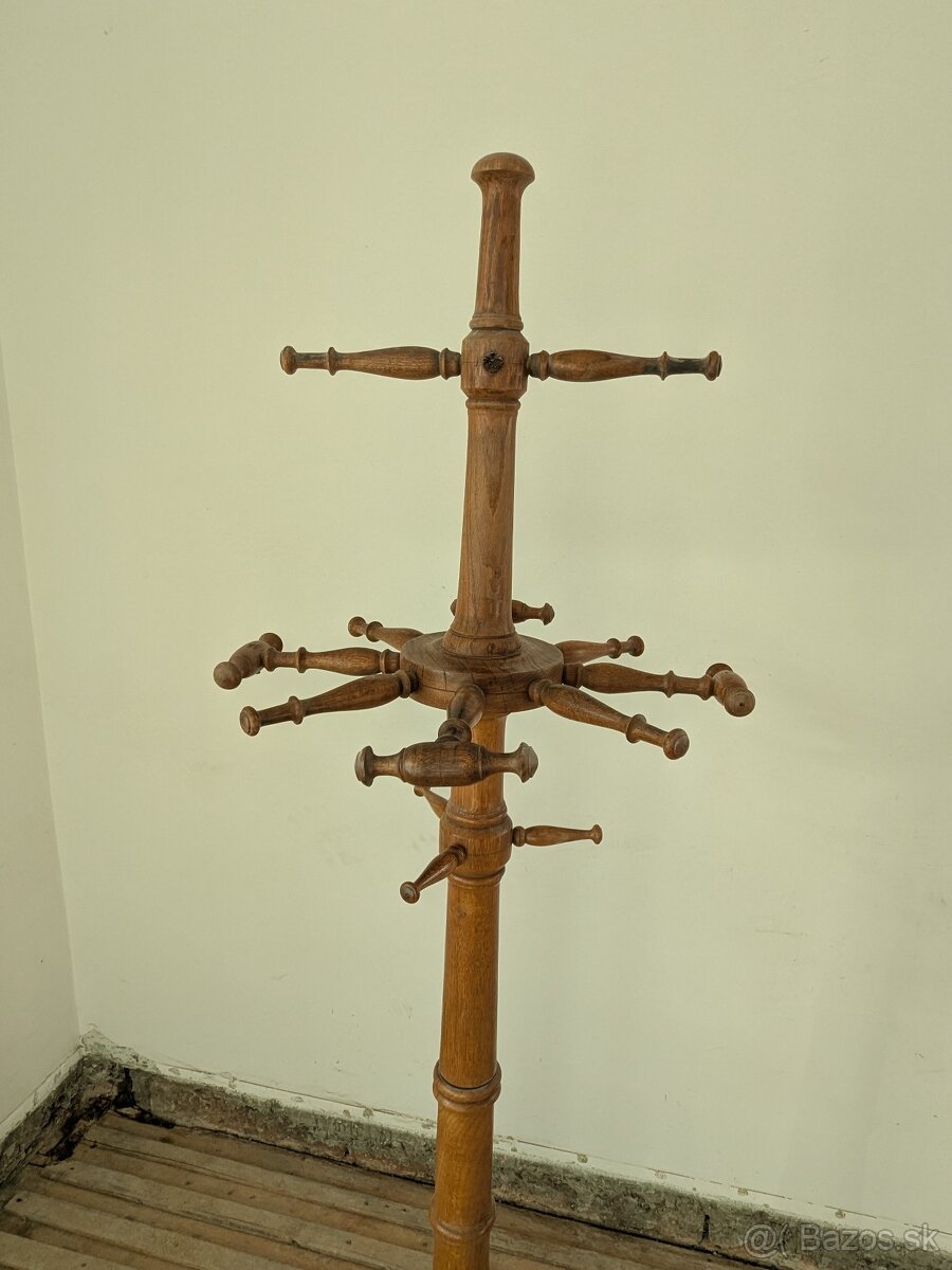 Stojanový vešiak - 2