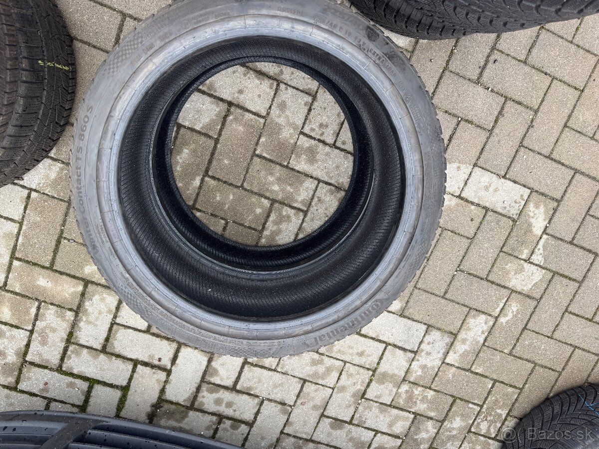 225/40R19 Continental - 2