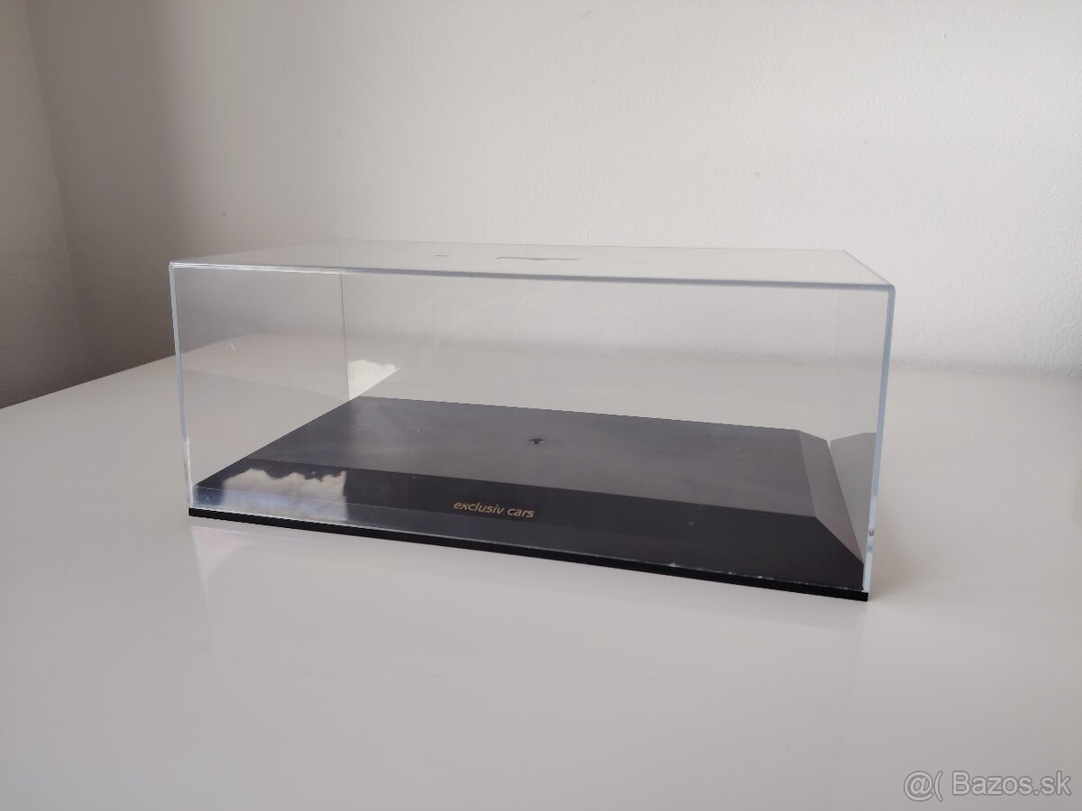 Vitrína na model 1:18 - 2