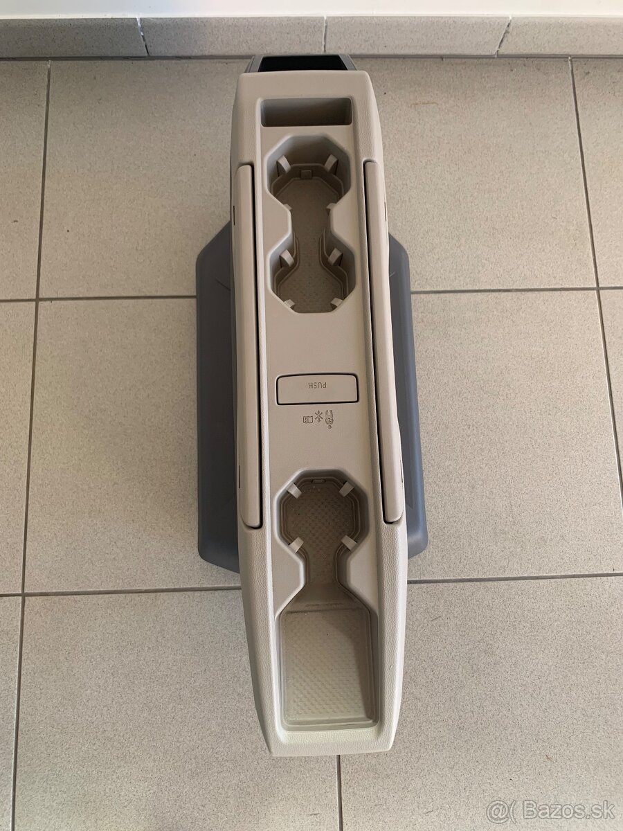 Stolek do Multivanu T7 - 2