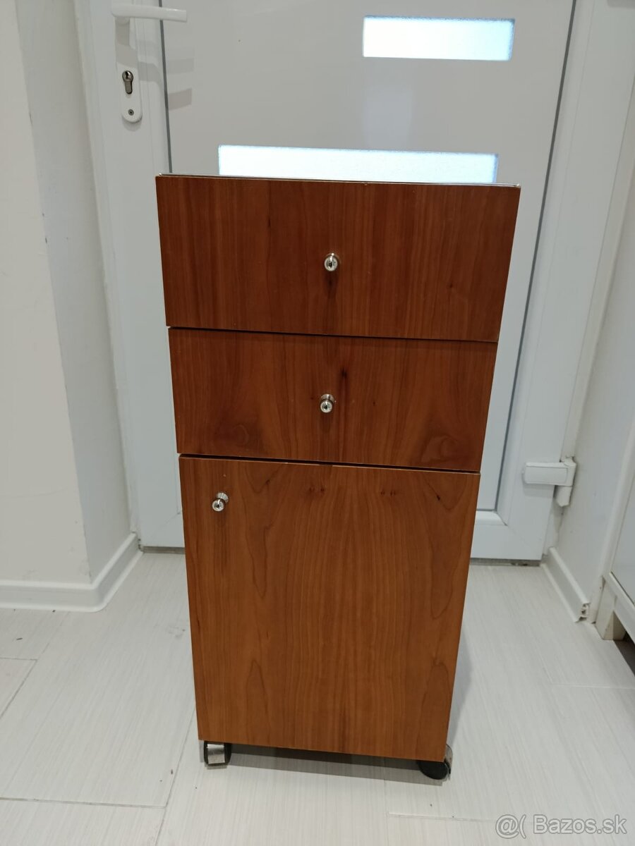 Predám nočný stolík - 2