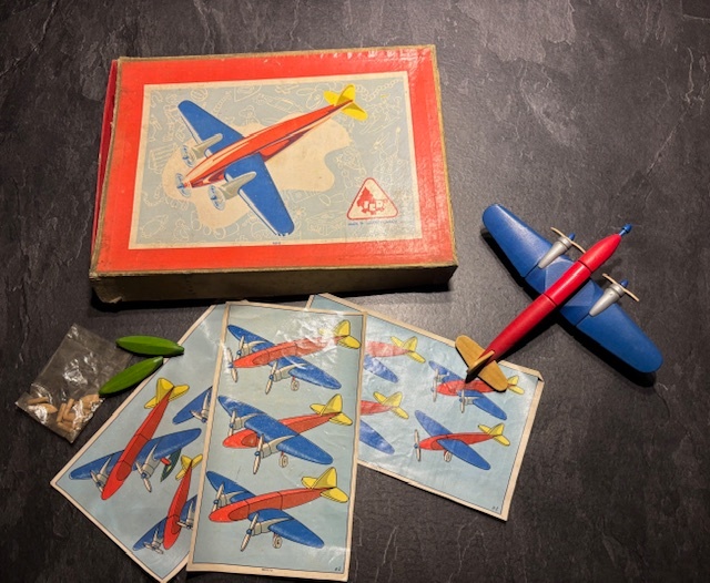 Stará drevená hračka, lietadlo - 2