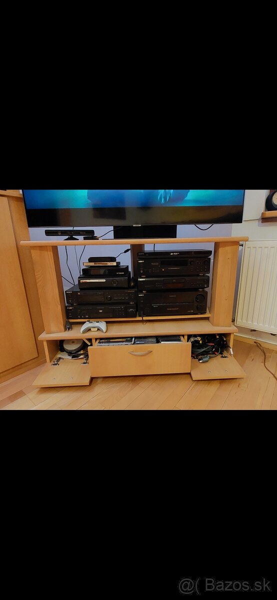 Stolík pod televízor darujem - 2