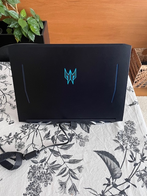 Acer Predator Helios 300 Abyssal Black kovový - 2