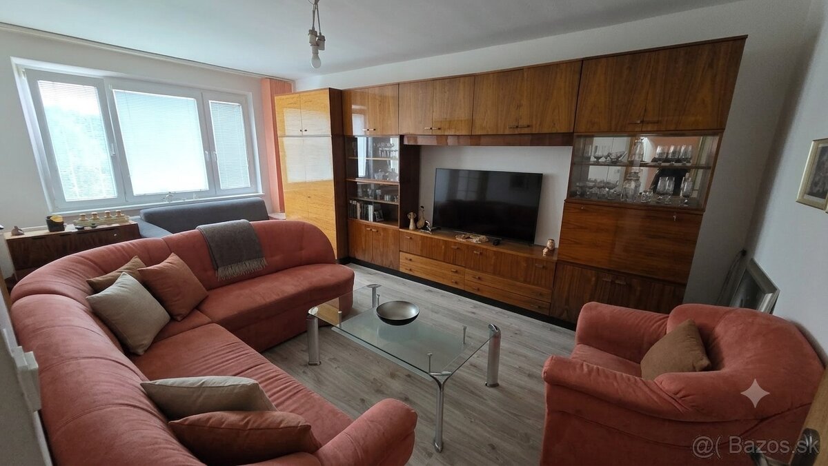 Prenájom 3,5 izbový byt s balkónom ČÍNSKY MÚR PRIEVIDZA - 2