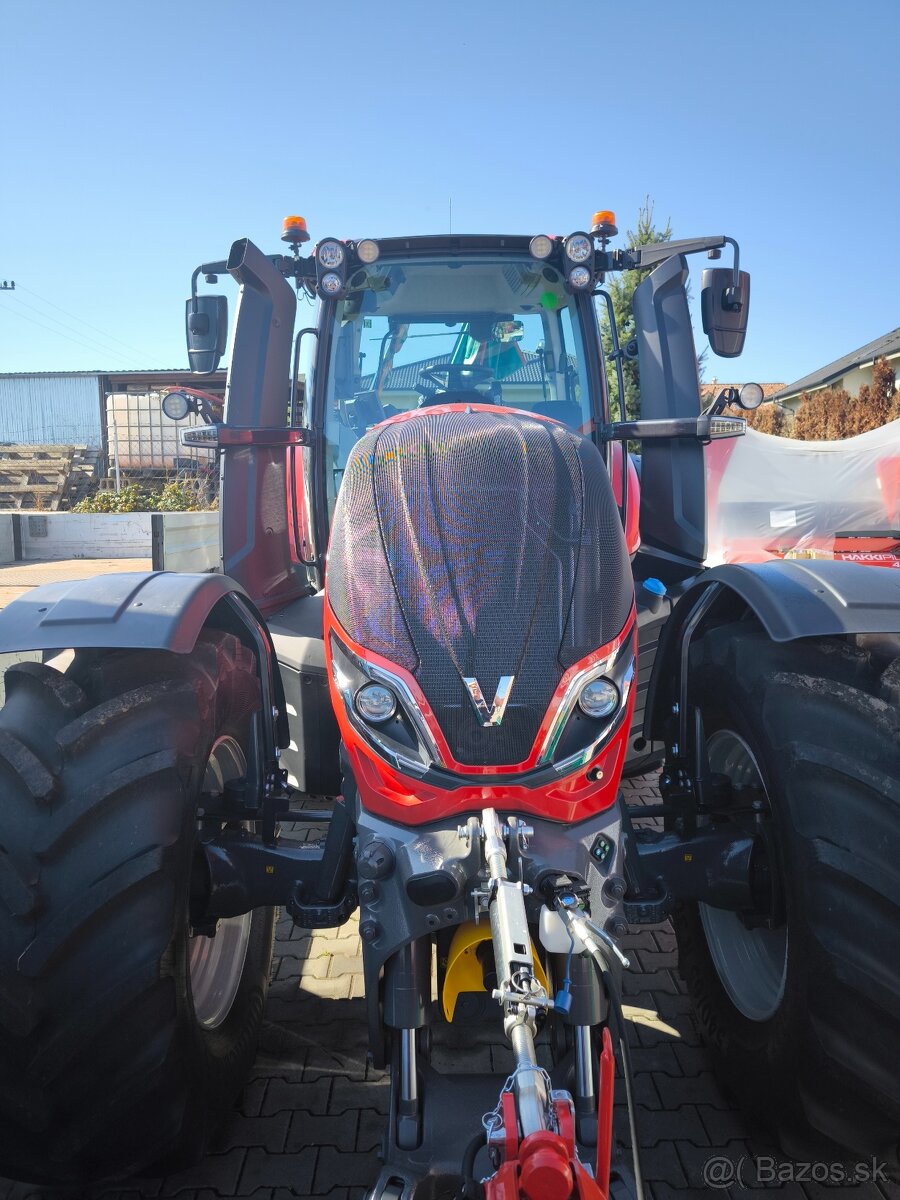 Traktor Valtra T235 Versu s otočným riadením Twin-Trac - 2