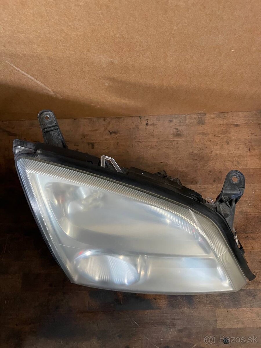 Predné práve svetlo Opel Vectra C - 2