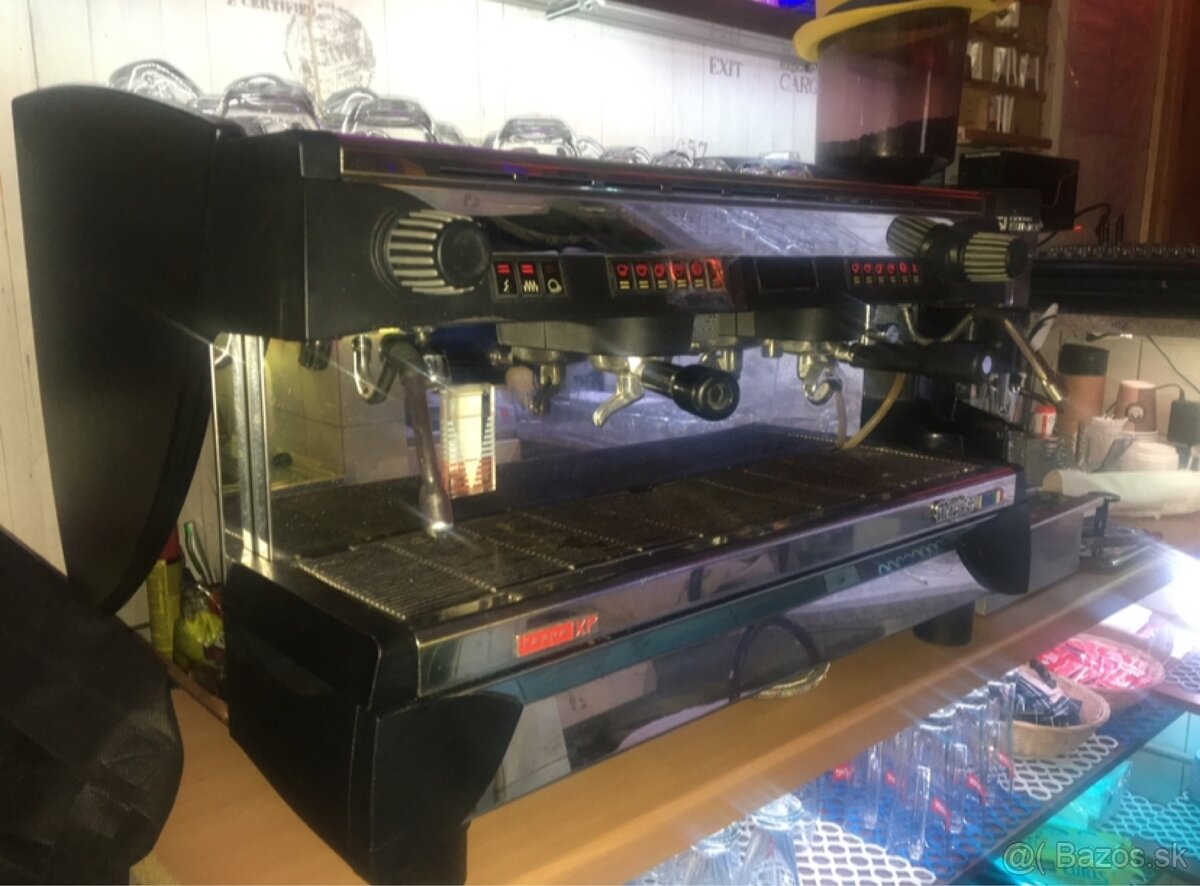 Kavovar dvoj paka. 900€ - 2