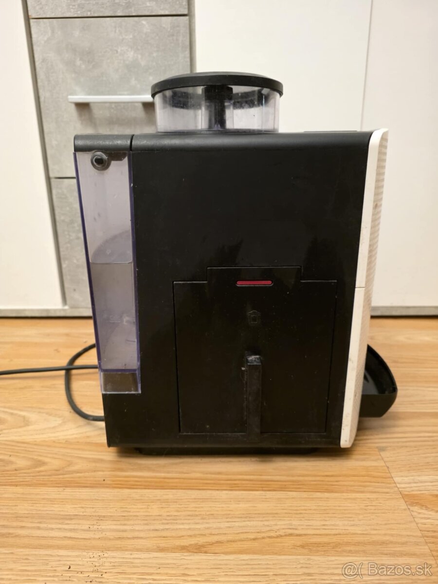 Predám na ND alebo na opravu automatický kávovar Krups EA81 - 2