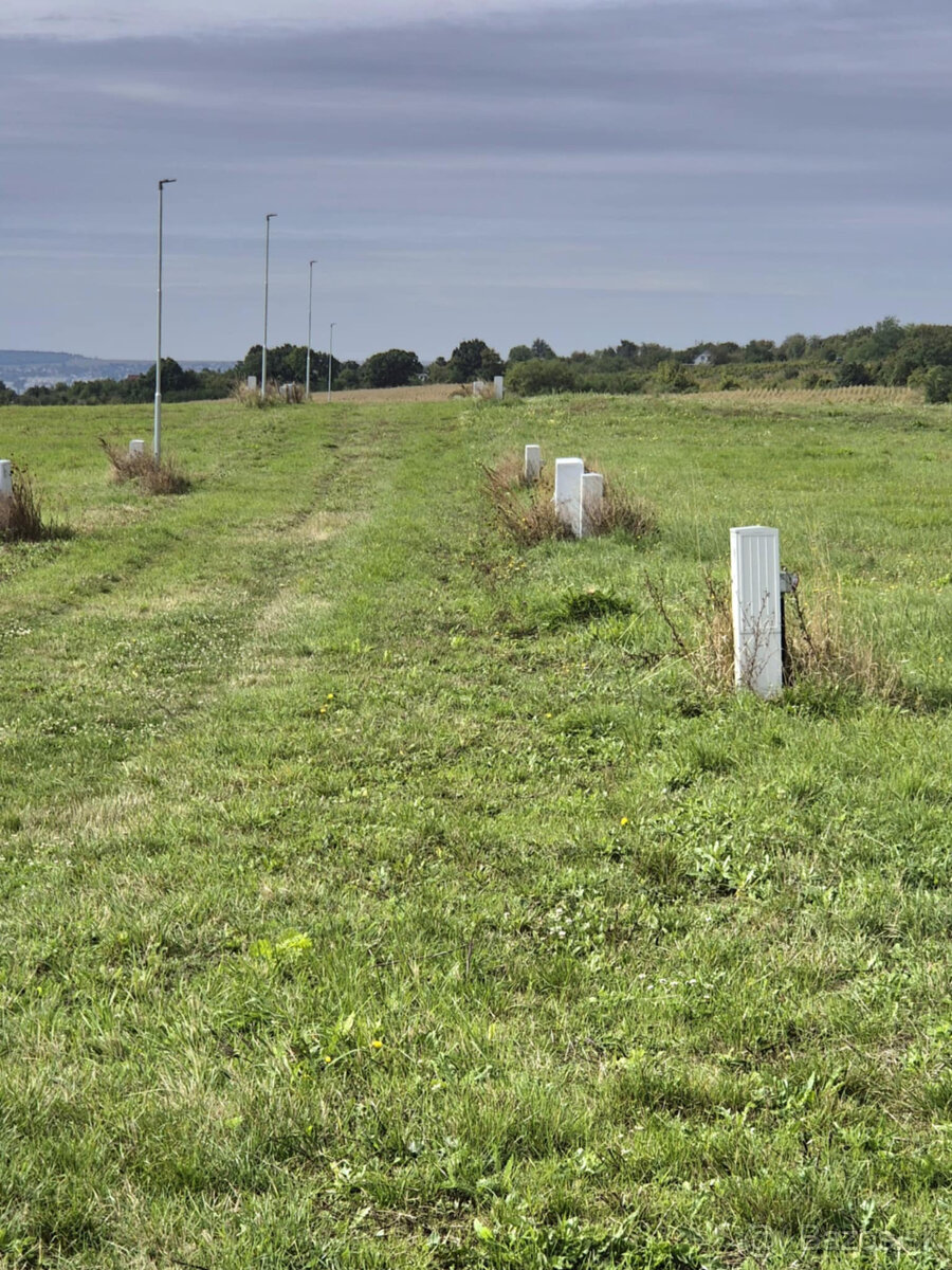 Predaj pekný stavebný 673 m2 stavebný pozemok Dolné Śtitáre - 2