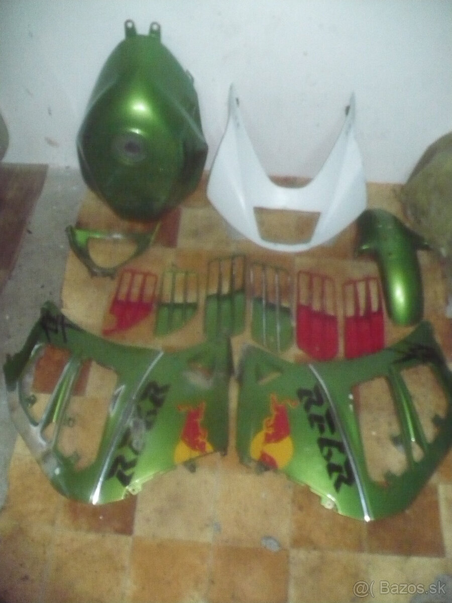 Suzuki RF 600/ 900 rv.94-díly ze tří moto - 2