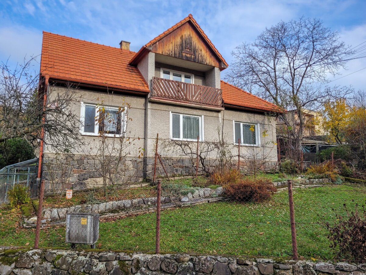 5 izb. RD Hradec(PD) - velký pozemok 1965 m2 - posledný dom - 2