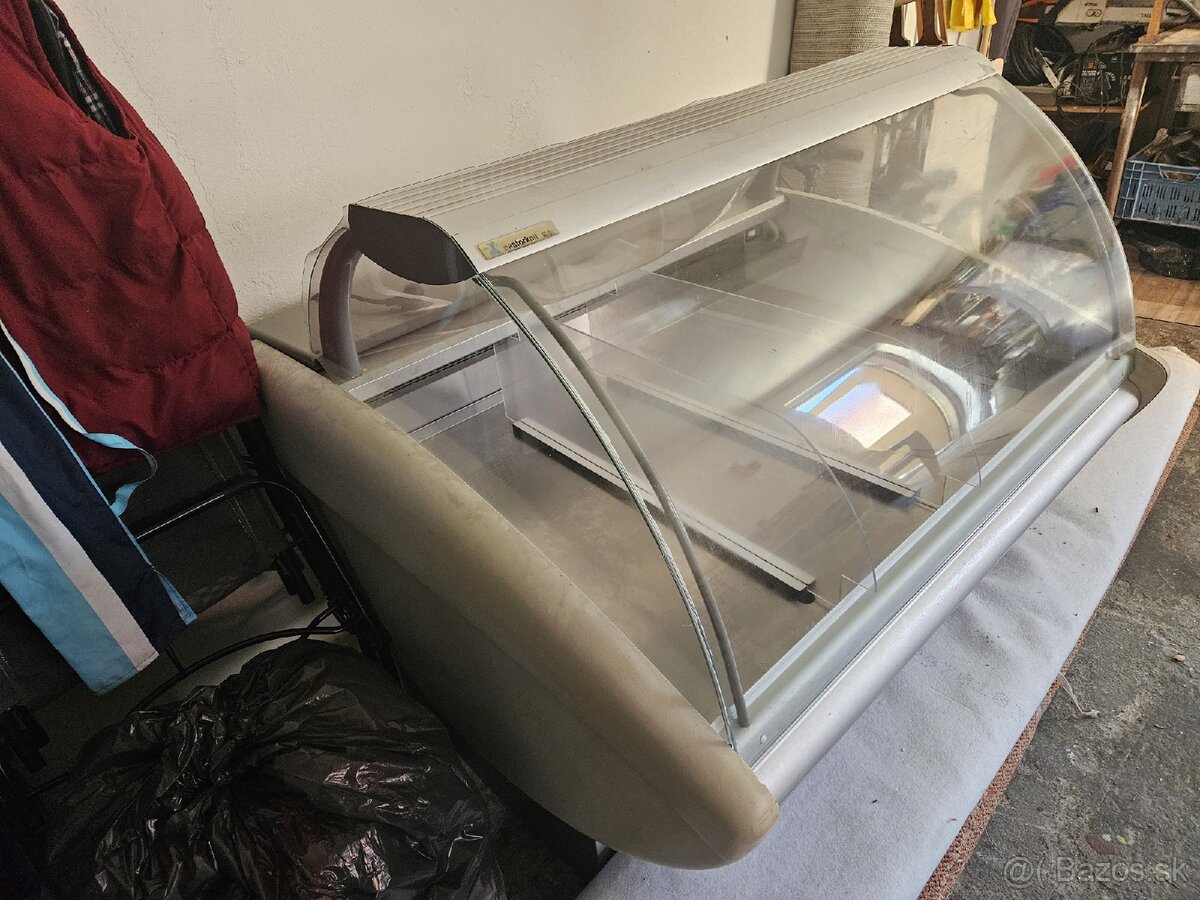 Predam chladiacu vitrinu - 2