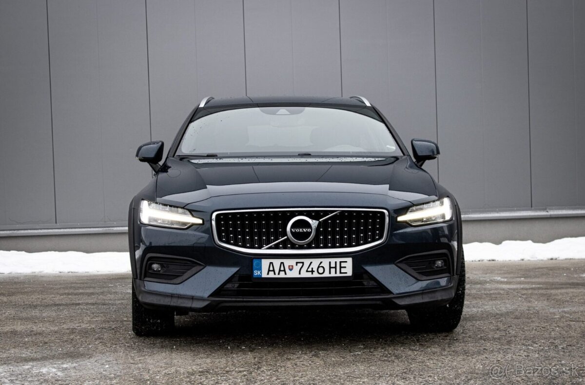 Volvo V60 Cross Country D4 AWD Pro AUTO. - 2