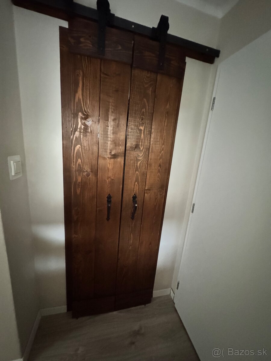 Kovanie posuvne s dverami - 2