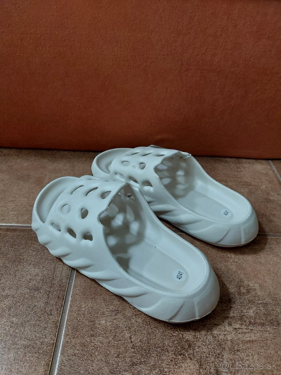 Gumené šľapky - NOVÉ - 2