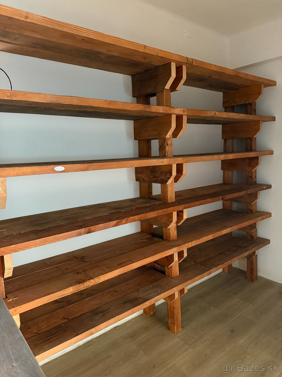 Regál z masívu - 2