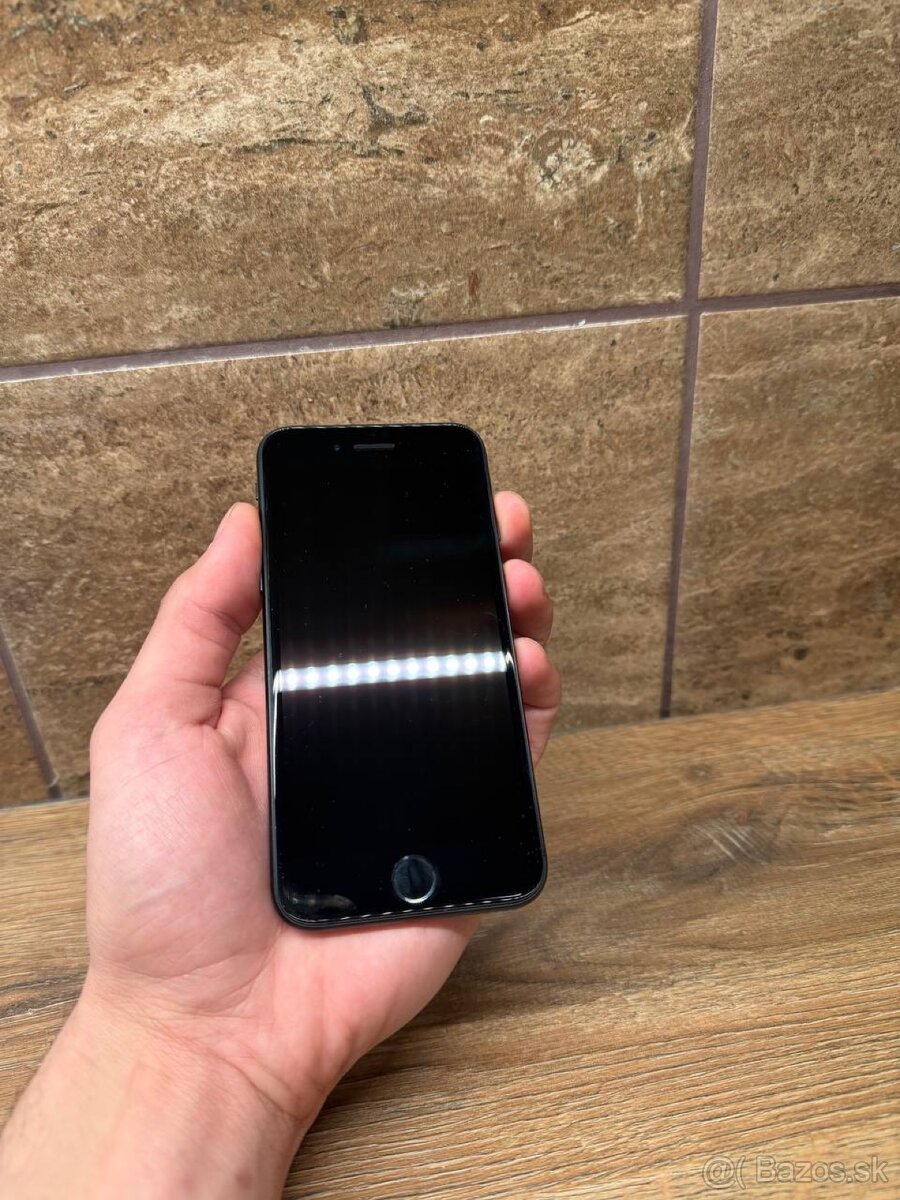 iPhone SE 2020. - 2