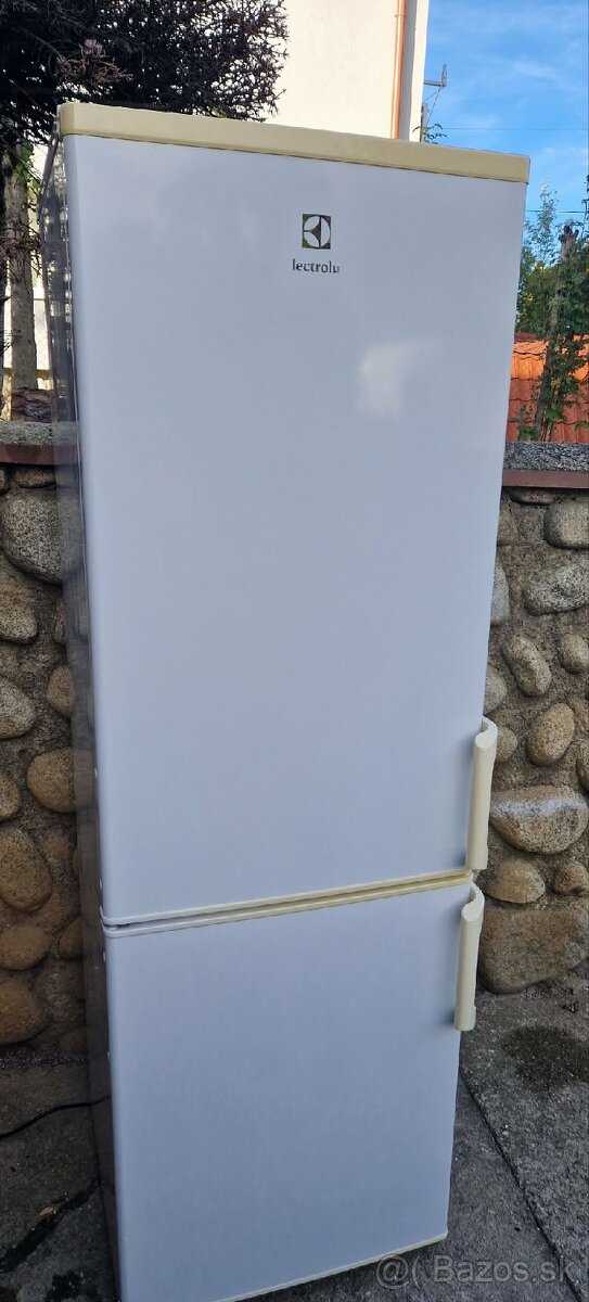 Electrolux chladnička s mrazničkou dole - 2