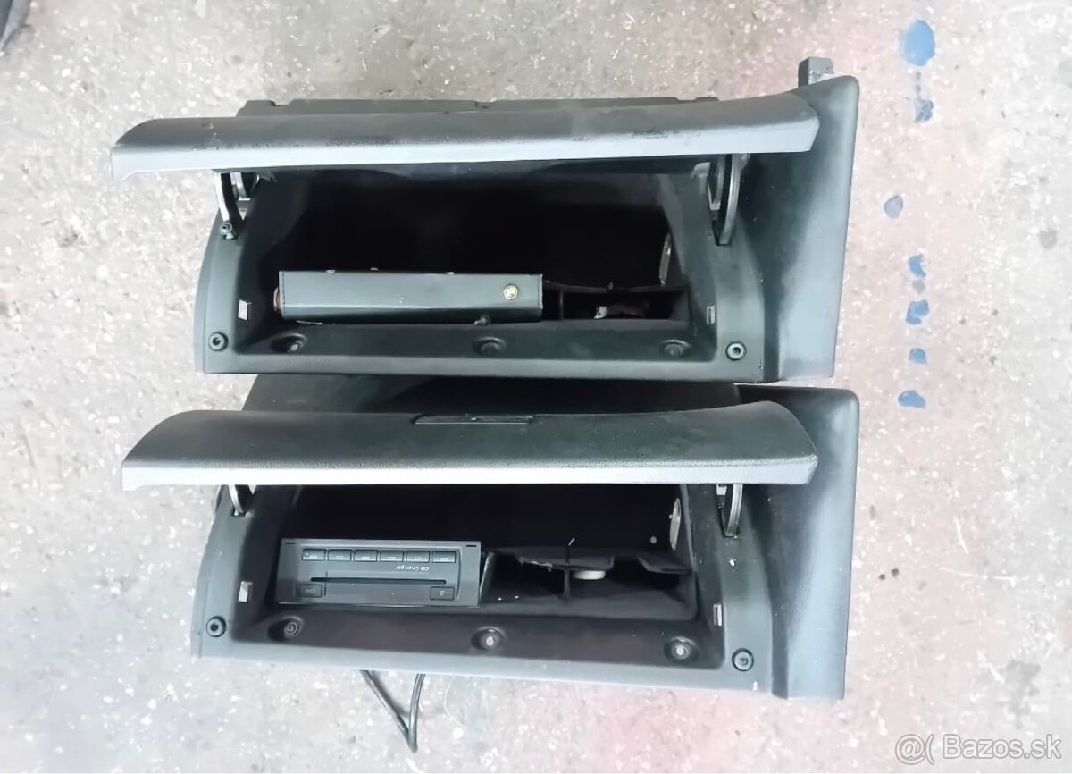 Kastlík s CD meničom VW Golf 4 / Bora - 2